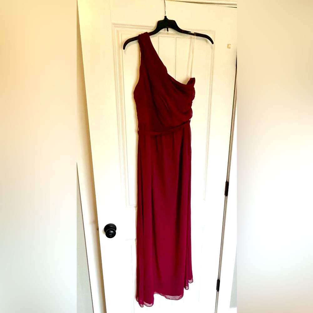 NWT Burgundy bridesmaid/prom/formal, one shoulder chiffon dress, size 6.